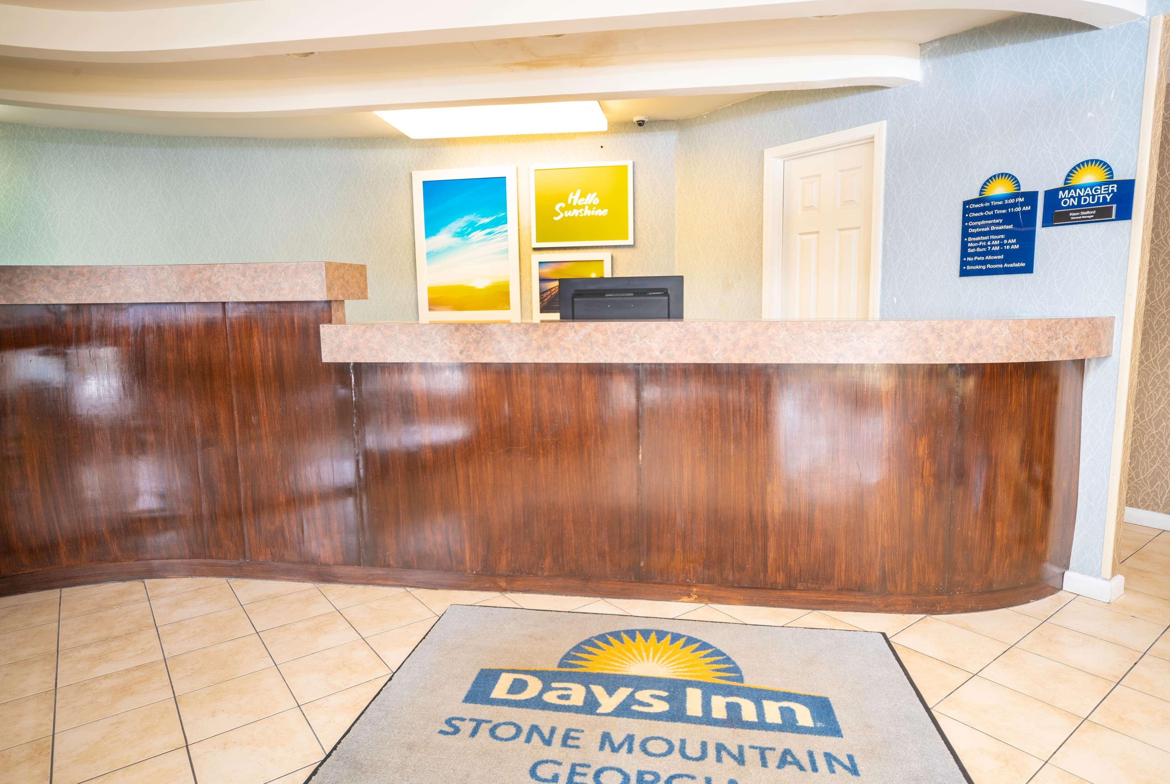 Days Inn By Wyndham Atlanta Stone Mountain Exterior foto